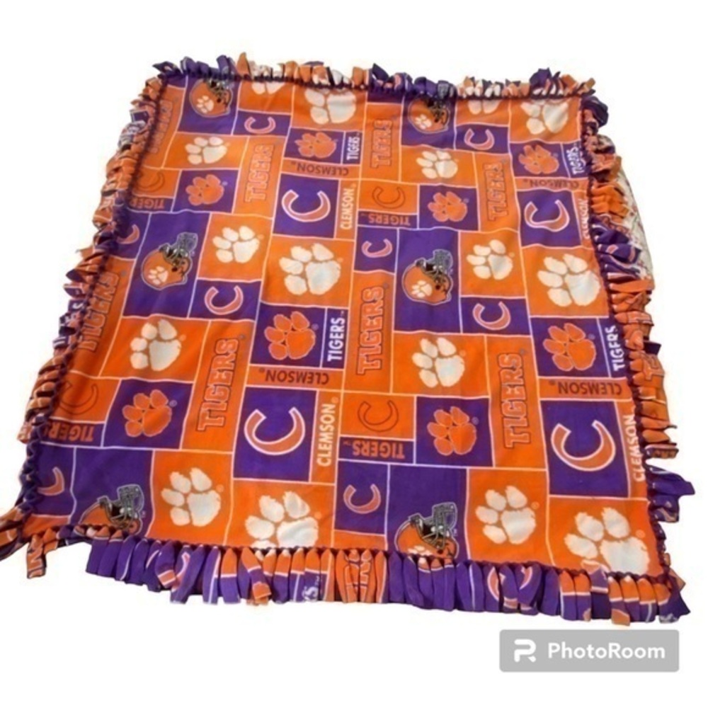 Clemson Tigers NWOT No Sew Fleece Toss Blanket Fleece, Anti Pill Fleece